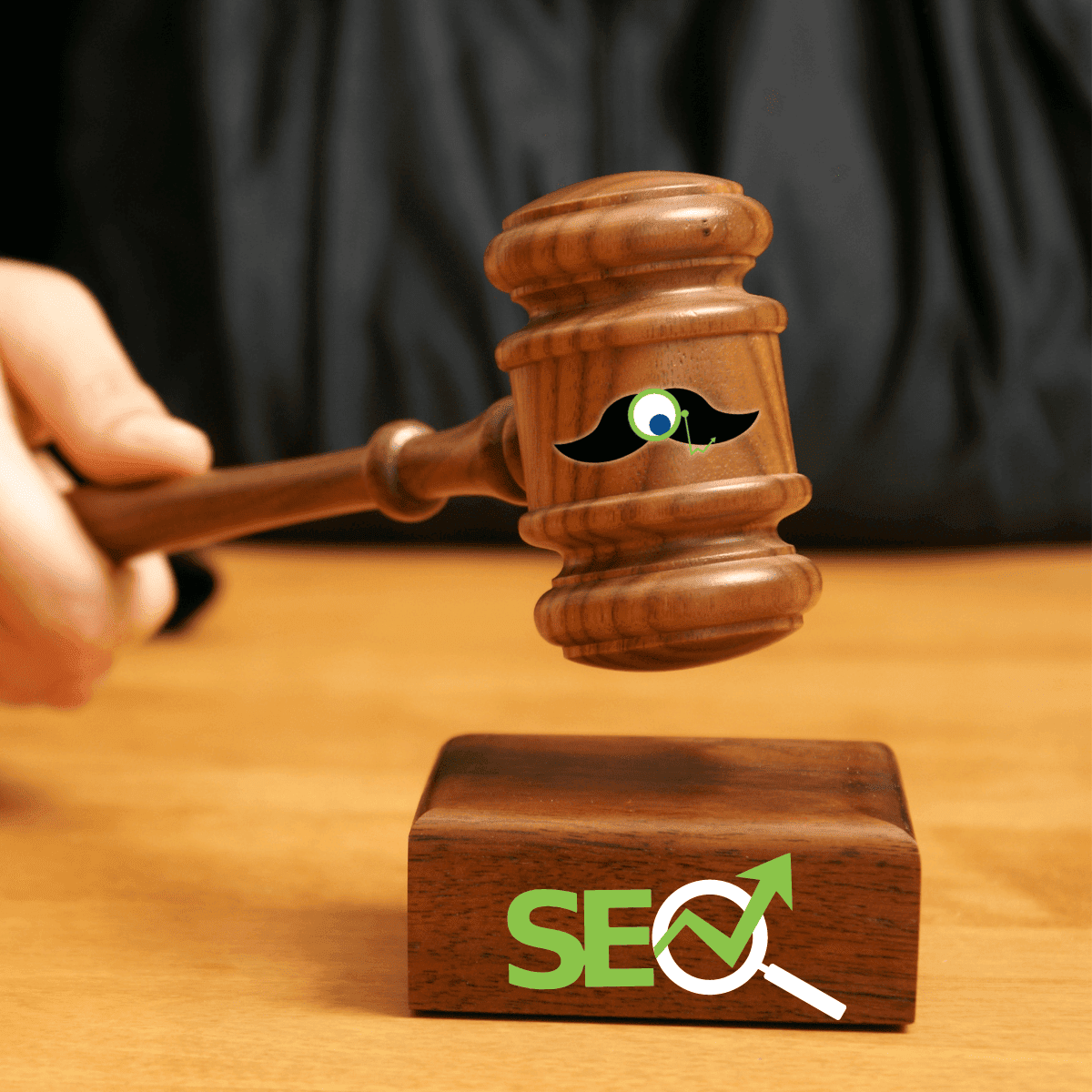 תמונת המחשה למאמר קידום אתרים לעורכי דין. בתמונה רואים את שופט בית המשפט עם פטיש במותג המפקח דופק על עמדה עם הכיתוב SEO